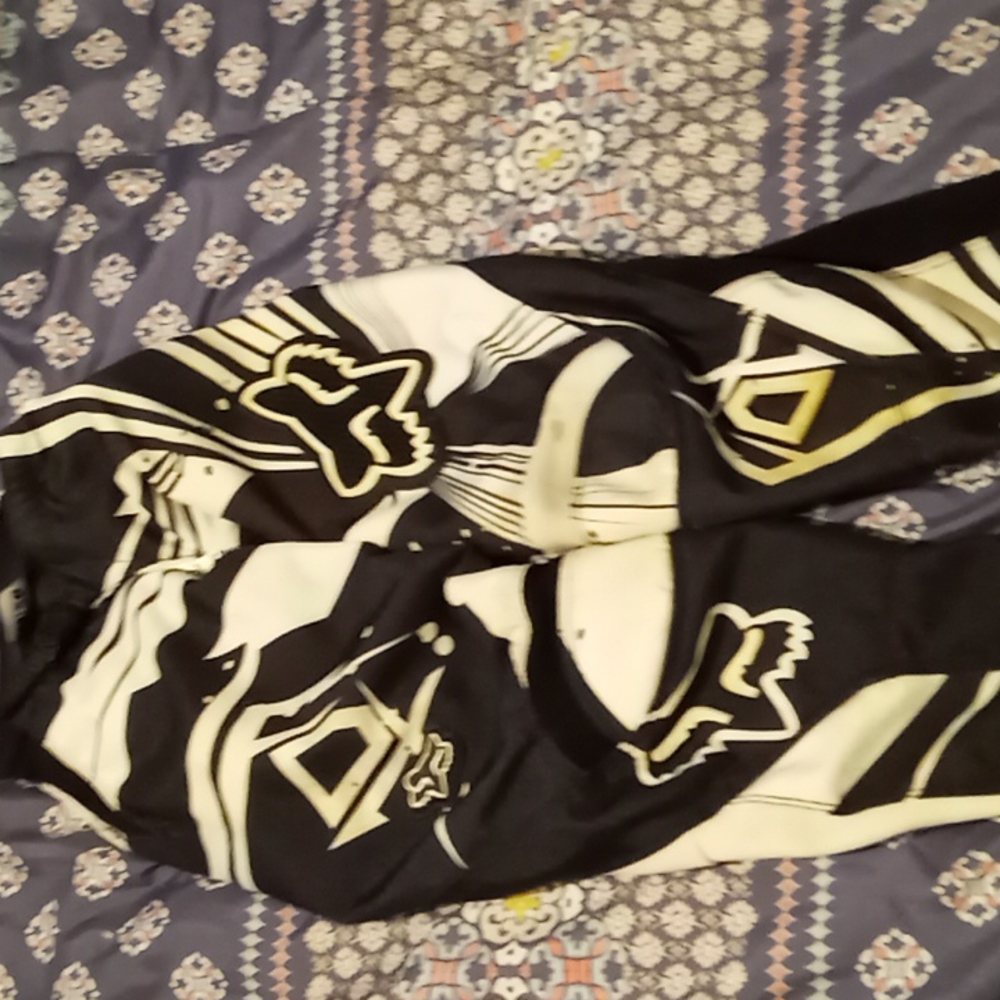 Fox youth riding pants size 10/26.
